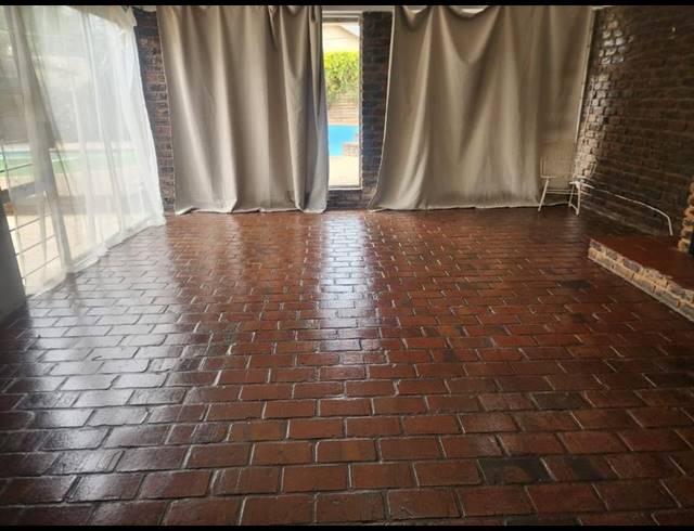 2 BEDROOM PROPERTY TO RENT IN GERMISTON CENTRAL